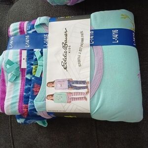 4 _ Piece Sleep Set New with tag
